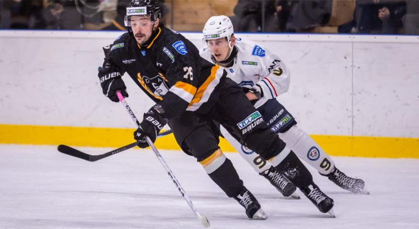 Egy lépéssel távolabb kerültek a trónfosztástól a DEAC hokisai