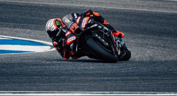 Bezzecchi bukással együtt is a pole-ban a nyitányon