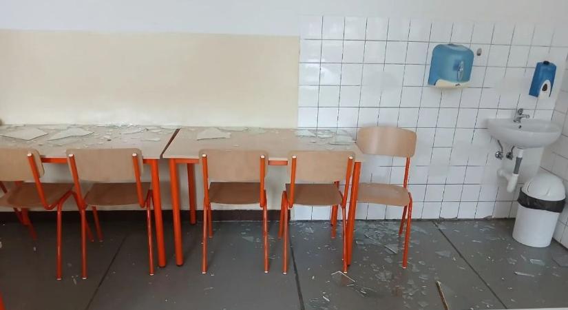 Ovi ablakok törtek, falak repedtek - Ilyen pusztításokat végzett a múlt heti földrengés - fotók