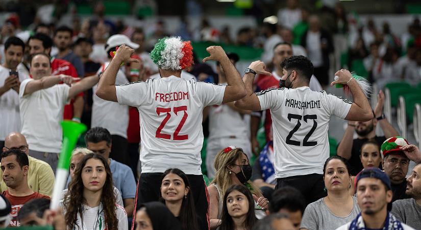 Bizonytalan utazás, politikai kockázat – a reptéri fogdától tartanak a fociszurkolók