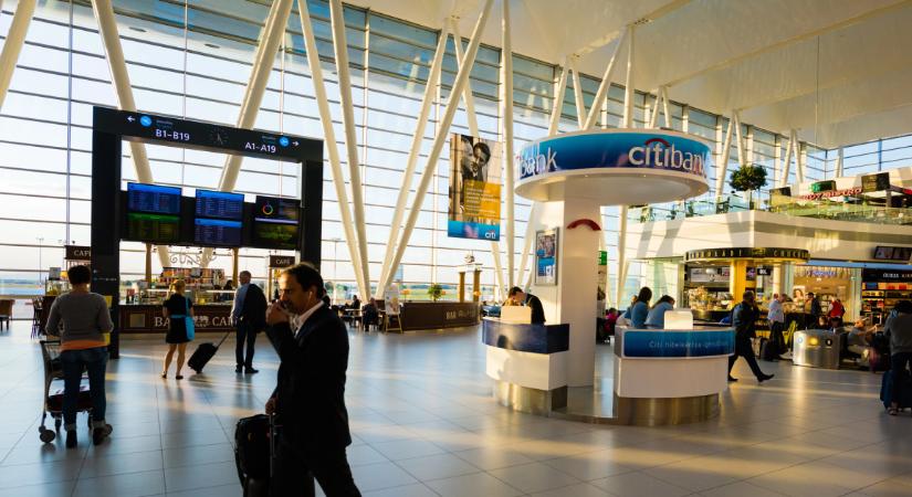 Vodka a fedélzeten, kutya a kézitáskában – ezt láttuk a felhők felett