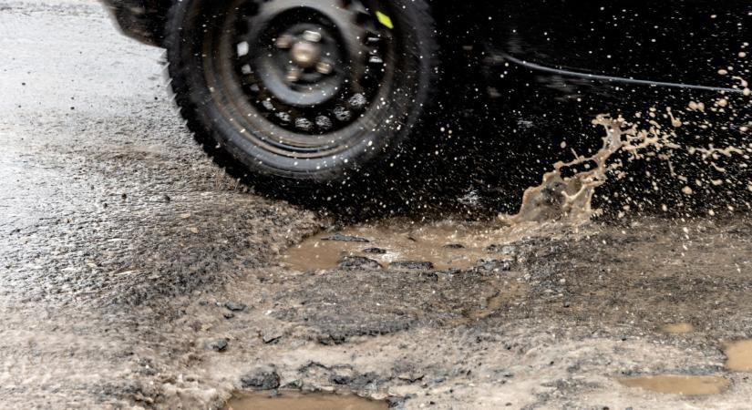 Kátyúpokollá váltak a magyar utak 2026-ra: sok autós kárát nem térítik meg, ezen buknak el a biztosítónál