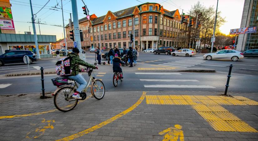 Kerüljük a bajt: útszakaszok és csomópontok Debrecenben! Itt nagyon vigyázzunk! – fotókkal