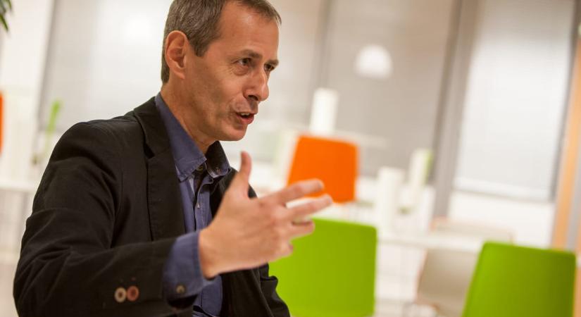 „A tankönyvek propagandaeszközzé váltak” – Radó Péter a szabad tankönyvválasztás felszámolásáról