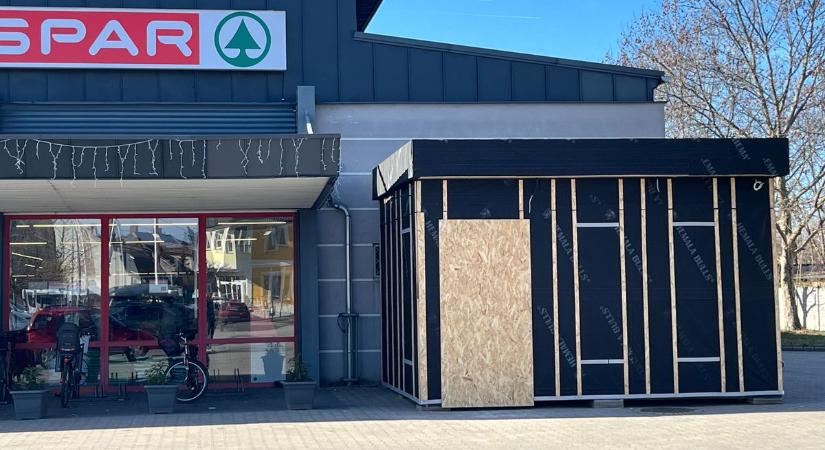 Mi már tudjuk, milyen üzlet nyílik az egyik győri Spar mellett