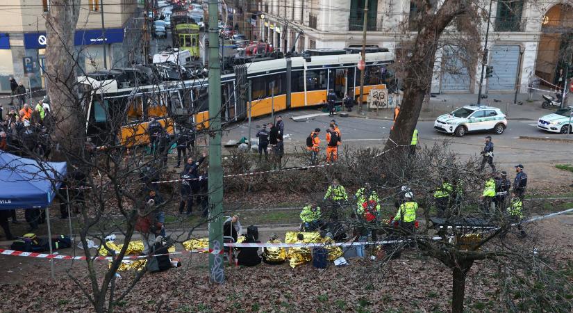 Ketten meghaltak, amikor kisiklott és házfalnak csapódott egy villamos Milánóban (videó)