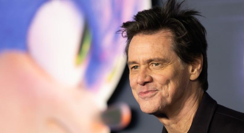 Jim Carrey mindenkit meglepett egy díjátadón: franciául beszélt és új frizurát villantott