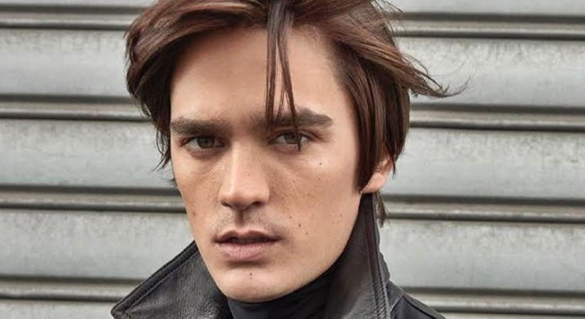 Kitalálod, hogy ez a jóképű pasi kinek a fia? Egy legendás francia színész az apuka