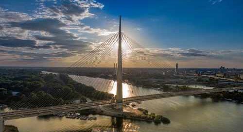 Politikai kockázatokkal indokolva rontott Szerbia adósosztályzatán a Moody's