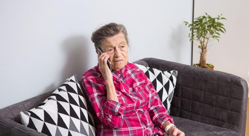 Egy titokzatos hódolója semmizte ki a nyugdíjast – fotók