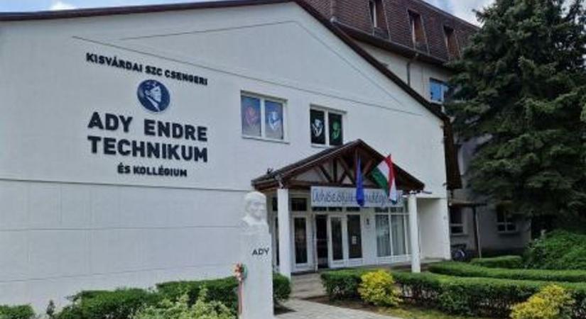 Csenger: ösztöndíjasok az Ady-iskolában
