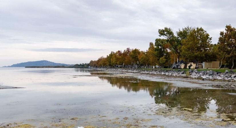 Munkagépek lepik el a Balaton-parti települést, nagy változás jön egy népszerű szabadstrandon