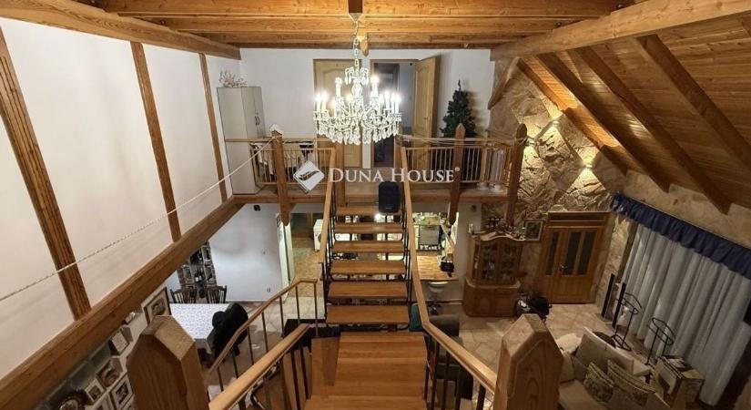 Sok gyermekkel, nagy családdal költöznél? 7 szobában kerülgethetitek egymást - fotók