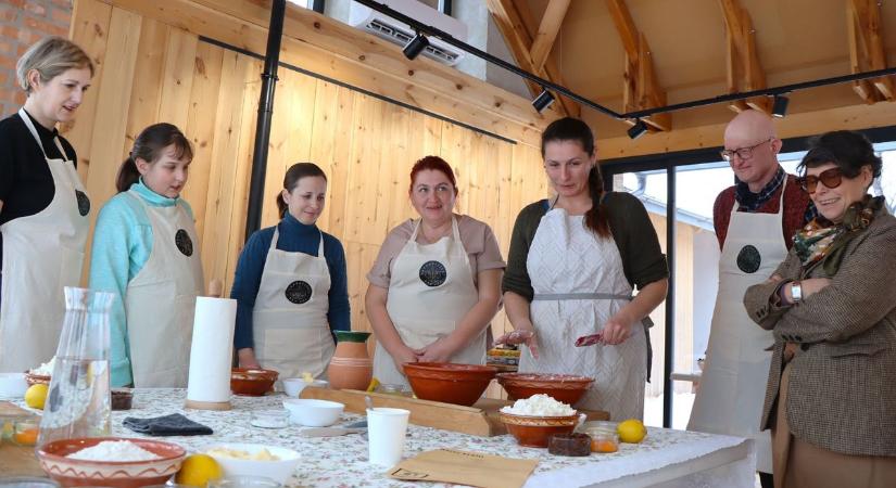 Te is szereted a kráflit? Így készült a hájas tészta Zalában, s lesz még folytatás (galéria)