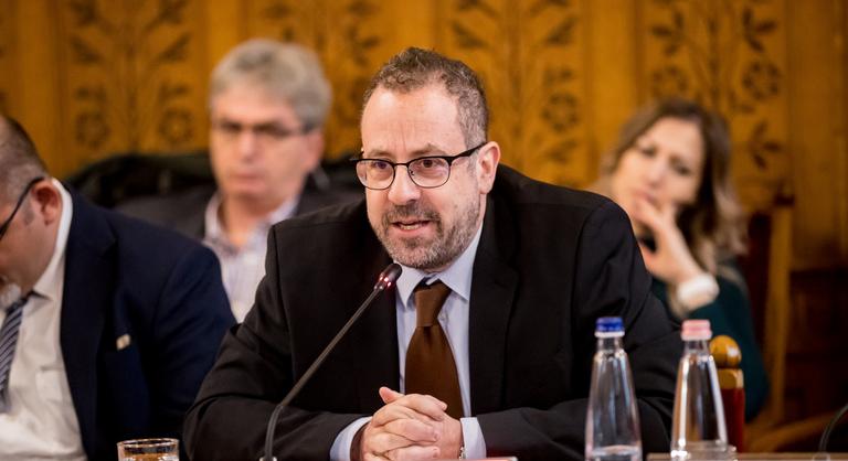 Megtévesztő kampány miatt eltiltották Vajda Zoltánt a Tisza nevének használatától