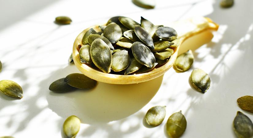 Több vasat tartalmaz, mint a petrezselyem. Naponta egy maréknyi adag támogatja az energiaszintet és az immunitást