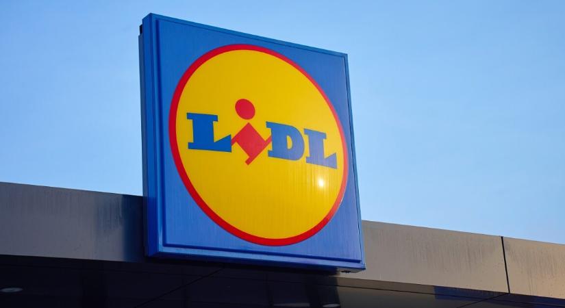 Hajnalban már kígyózott a sor – roham indult az új miskolci üzlet miatt