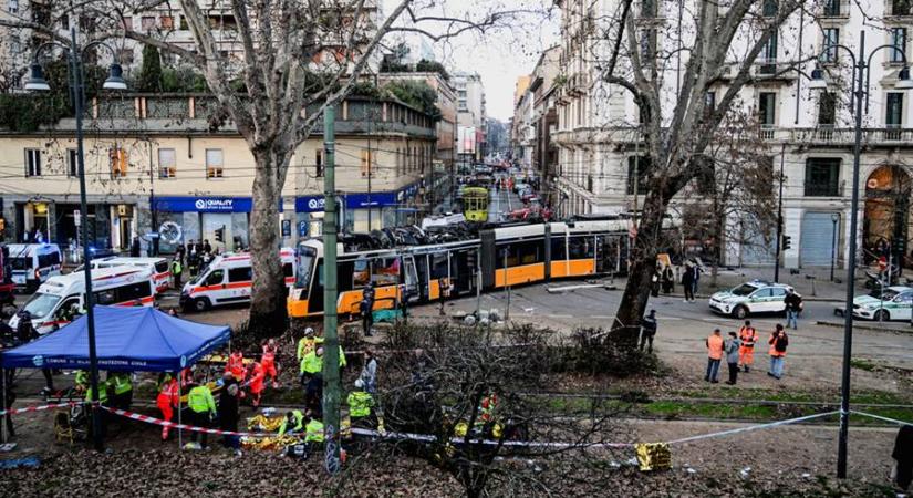 Kisiklott, és épületnek csapódott egy villamos Milánóban
