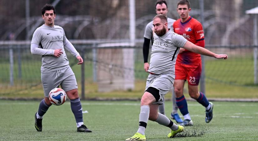 Szombati fociprogram: a gyöngyösi műfüvön két meccs lesz egymás után