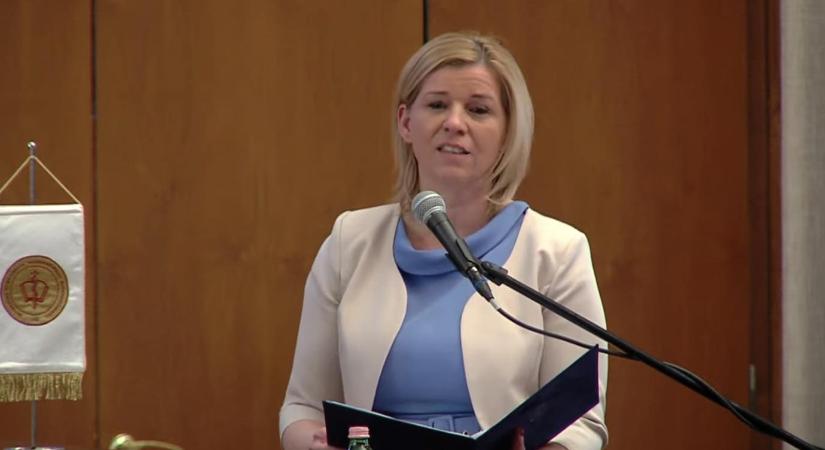 Kinevették a kulturális tárca államtitkárát a végzős állatorvosok diplomaosztóján