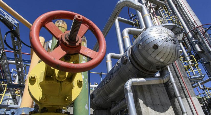 Orbán a Mol finomítója előtt: „Zelenszkij elnök nem riad vissza semmitől”