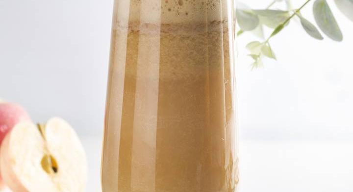 Tápláló almás-fahéjas smoothie: könnyű, krémes, cukormentes