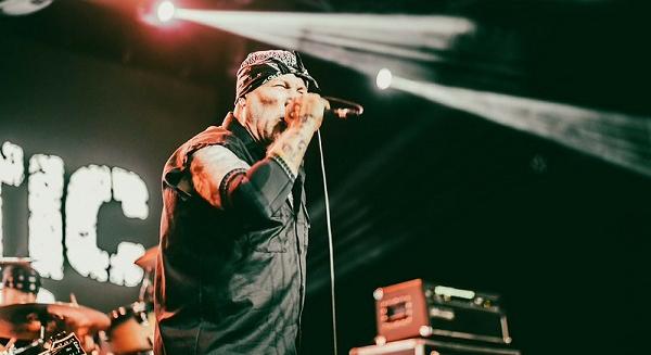 Kösd fel a bandanát és ne fogd be a szád! - Agnostic Front, Wisdom in Chains, Raw Brigade koncertbeszámoló