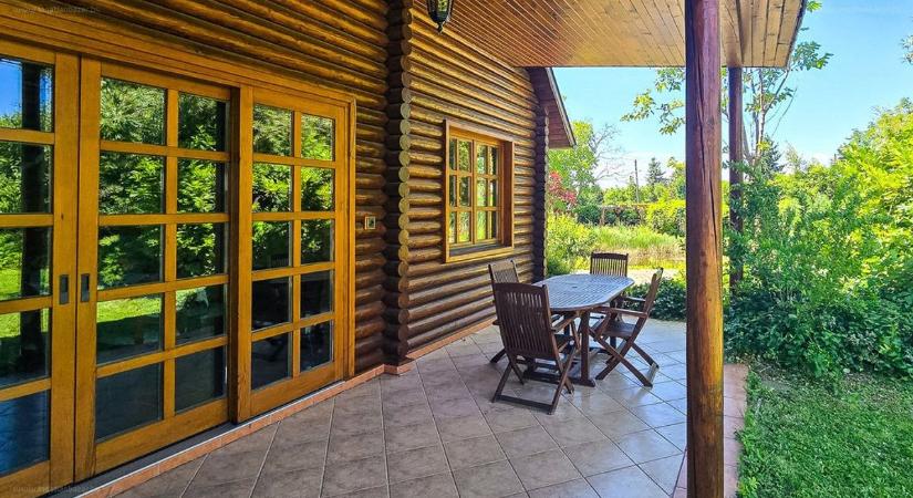 Ennél különlegesebb eladó ház most aligha akad Fejérben (videó)