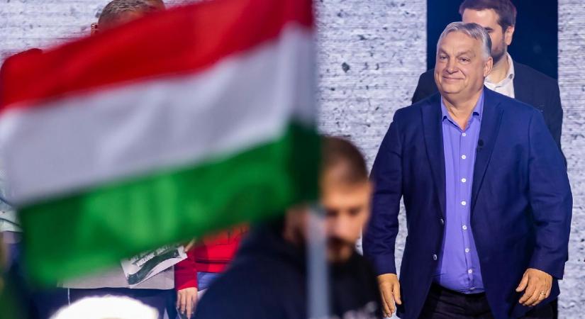 A Medián felmérésének a kifütyülésével indult Esztergomban a DPK-gyűlés