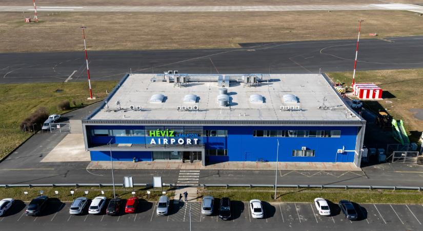 Német és török turisták tömegei utazhatnak ebbe a balatoni városba nyáron: megnyílt az út, szabad a pálya