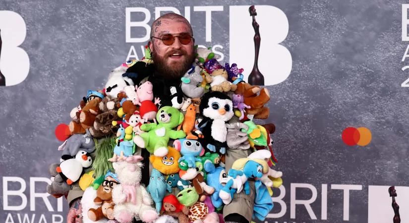 A legnagyobb divatkatasztrófák minden idők Brit Awards díjátadóiról – galéria