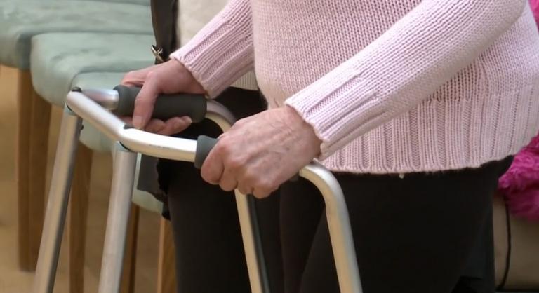 Elítélték a színészférjét meggyilkoló nőt, rezzenéstelen arccal vette tudomásul az ítéletet