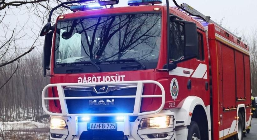 Hatalmas lángok csaptak fel egy miskolci bérházban