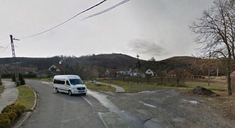 Rendkívüli: a rendőrség is vizsgálatot indított, valóban feltűnt a fehér autó