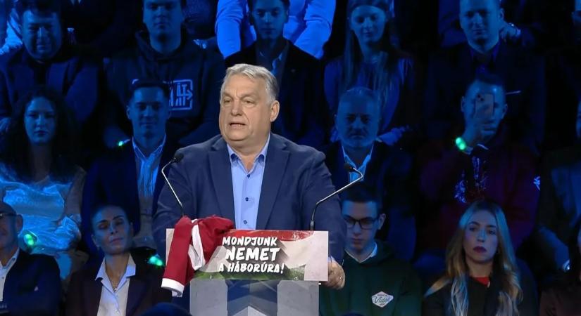 Háborúellenes Gyűlés: Hatalmas ováció fogadta Orbán Viktort