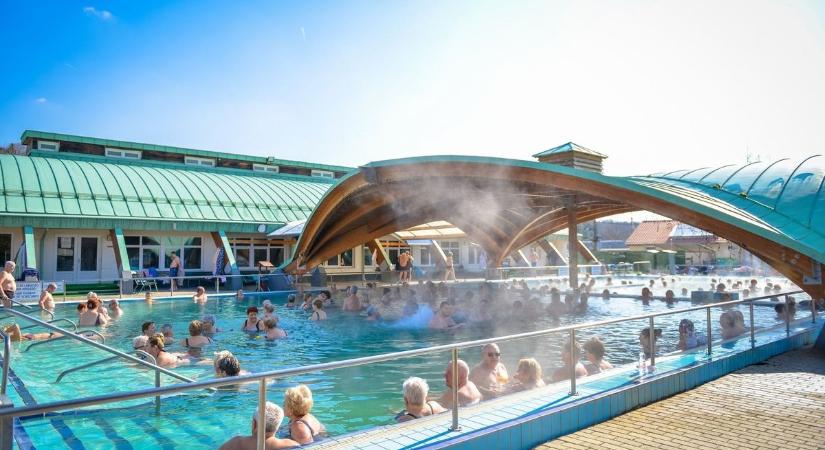 Filléres csobbanás: megnéztük, hol a legolcsóbb a fürdőzés a somogyi nyugdíjasoknak