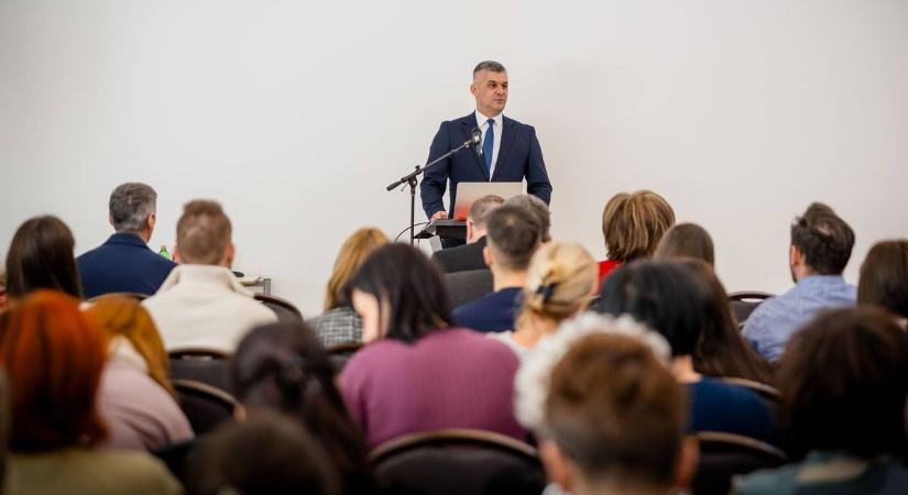 Aktívan tesznek a fiatalok egészségéért, fontos szakmai fórumnak adott otthont Hajdúsámson - fotókkal!