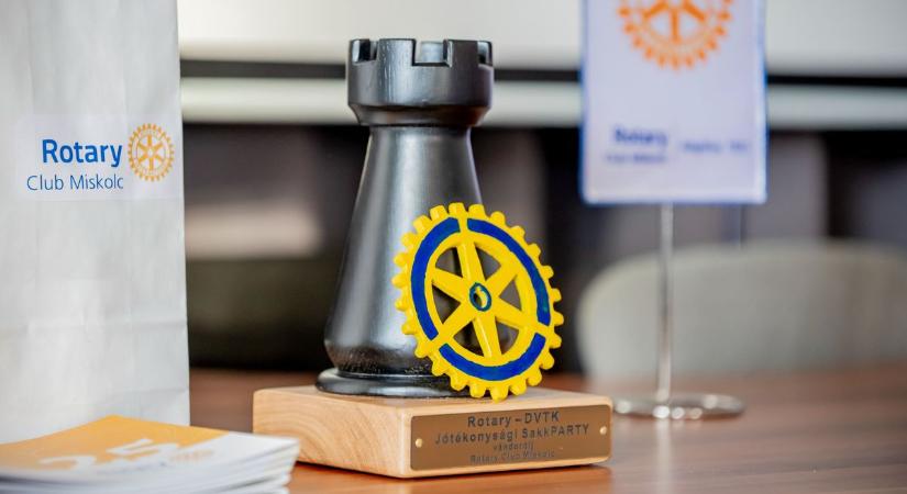 Jótékonysági SakkPARTY Miskolcon – jó ügyért léptek asztalhoz a résztvevők - fotókkal, videóval