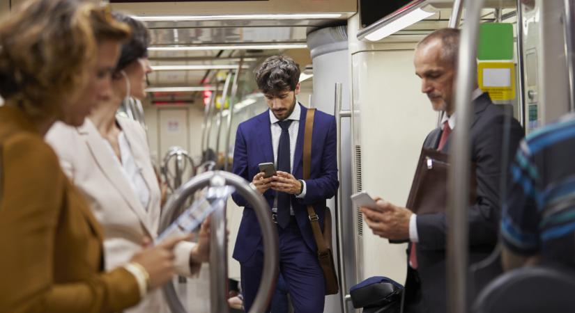 Nem elég a Facebook: miért fontos a saját honlap is a magyar mikro- és kisvállalkozások többségénél?