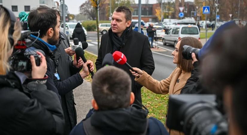 Menczer Tamás estéje a balliberális sajtóval