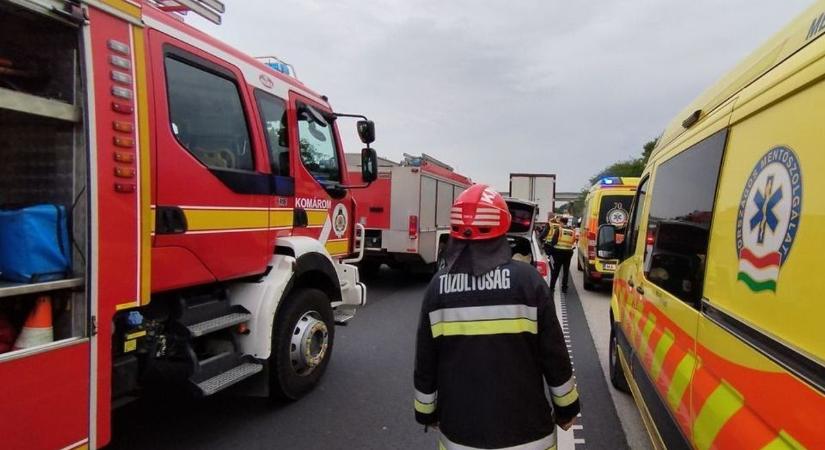 Súlyos tömegbaleset történt a dunántúli autópályán