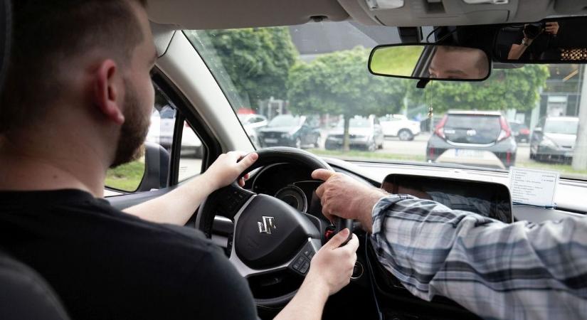 Ingyenes jogosítvány jön márciustól – több ezer embert érinthet!