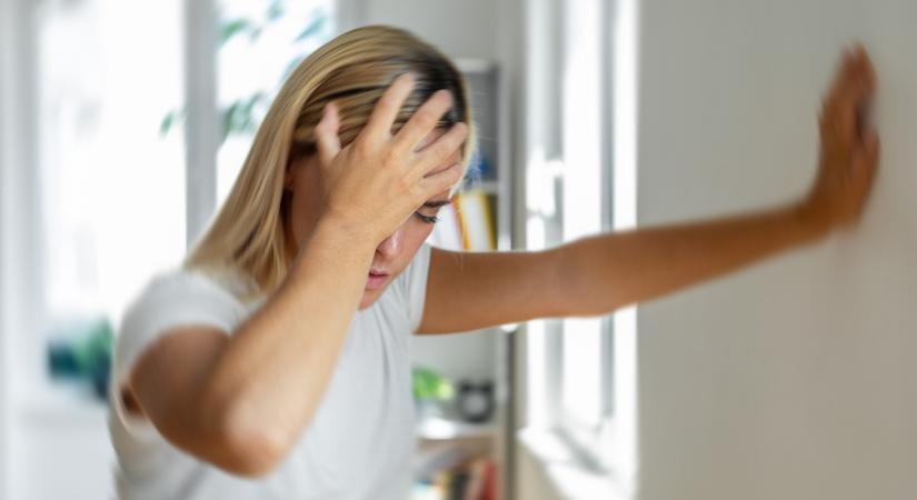 Szédülésroham a semmiből: mire utalhat? – Egyéb tünetek is árulkodóak lehetnek