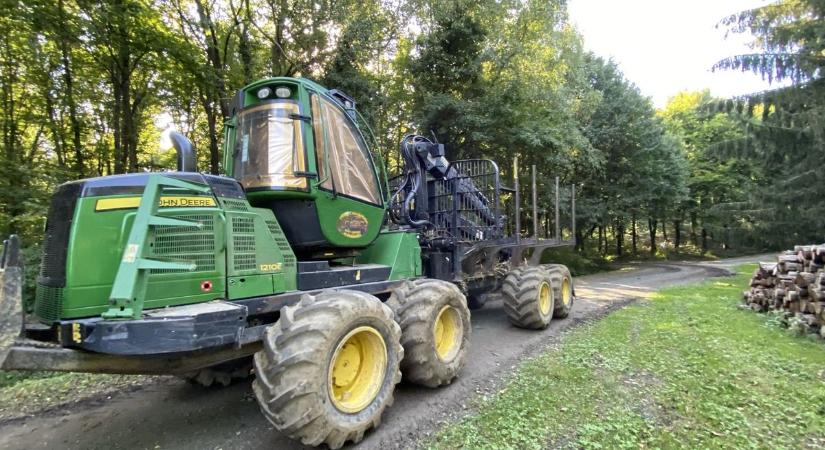 Új KRESZ: 300 ezret is fizethet sárfelhordásért a traktoros, így kerülhetjük ki záróvonalon