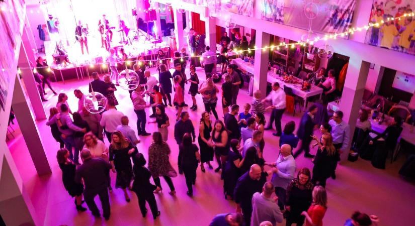 Fantasztikus este a suliban – ilyen volt az idei Baka bál (képgalériával)