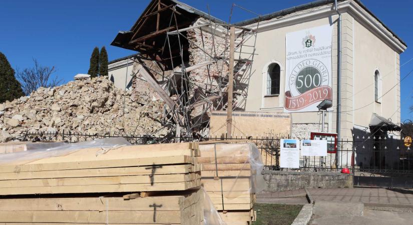 Három héttel a toronyomlás után: egy-másfél éven belül újjáépülhet a szilágycsehi templom