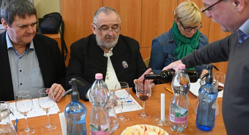 Minden várakozást felülmúlt a szandai borverseny: olyan történt, amire 33 éve nem volt példa – galériával