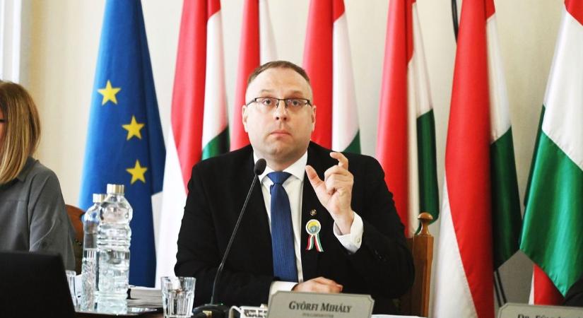 Válasz helyett barmokhoz hasonlította fideszes képviselőtársát Szolnok polgármestere