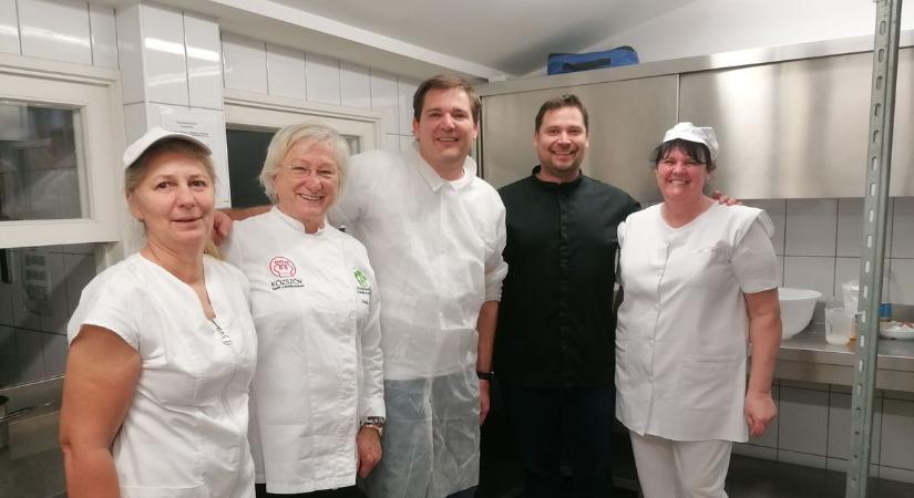 Életük nagy meccsére készülnek a kis hevesi konyha szakácsai