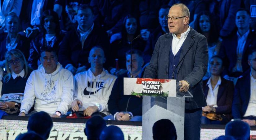 Navracsics Tibor az esztergomi háborúellenes gyűlésen: az igazságot kell képviselni!